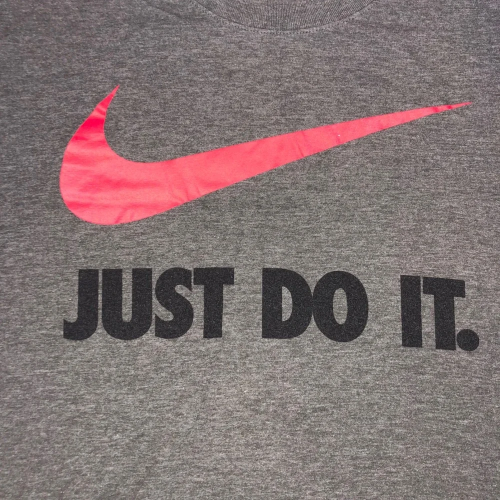 Nike Just Do It Graphic T-Shirt Mens Medium Grey Red Swoosh Athletic Tee 00677
